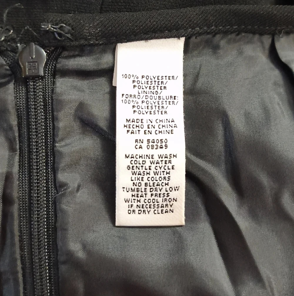 Chic Black Pencil Skirt for Women - Picture 4 of 5